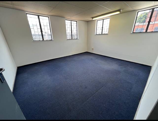 230M² WAREHOUSE TO LET IN STRIJDOMPARK
